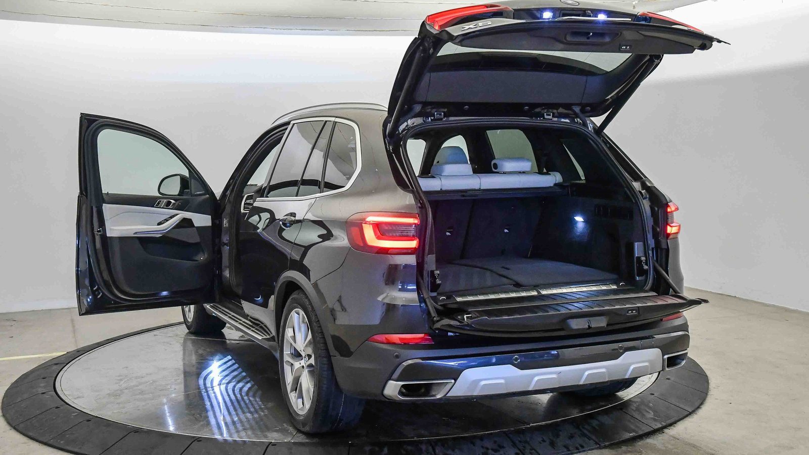 Certified 2023 BMW X5 xDrive45e image 31