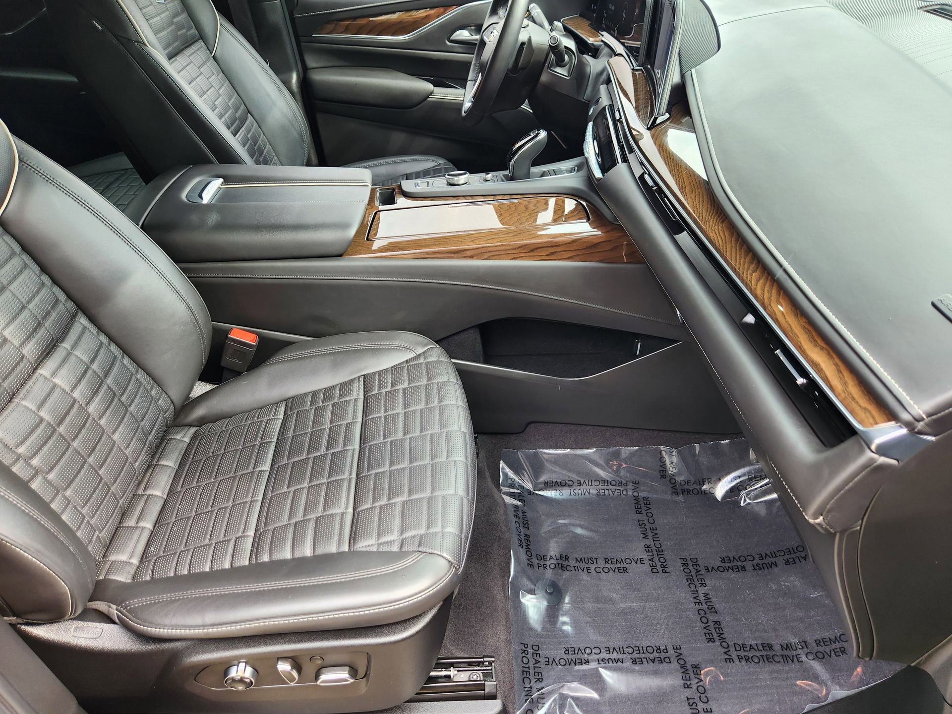 Used 2023 Cadillac Escalade Sport Platinum w/ LPO, ONYX Package image 3