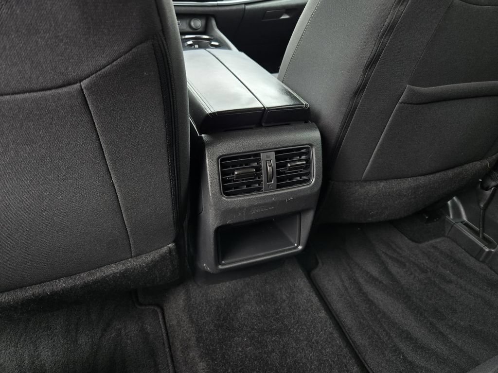 Used 2023 Nissan Rogue S FWD image 14