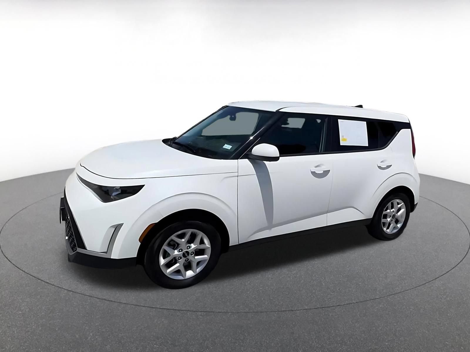 Used 2025 Kia Soul LX w/ LX Technology Package FWD image 8