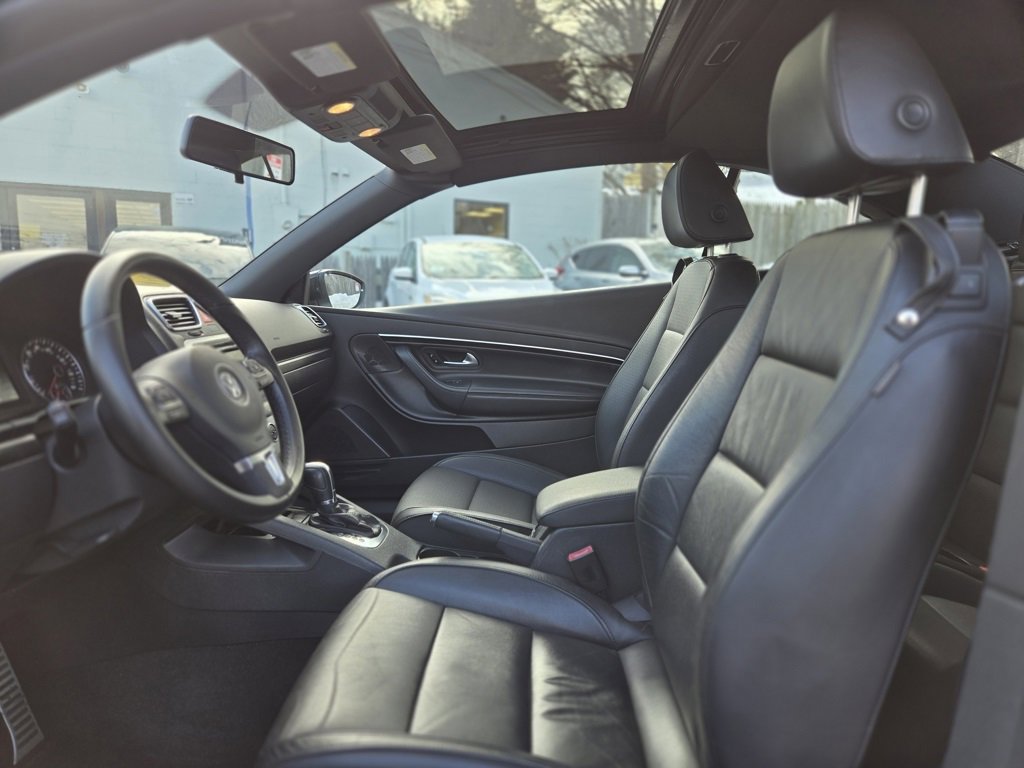 Used 2014 Volkswagen Eos w/ Sport Package image 15