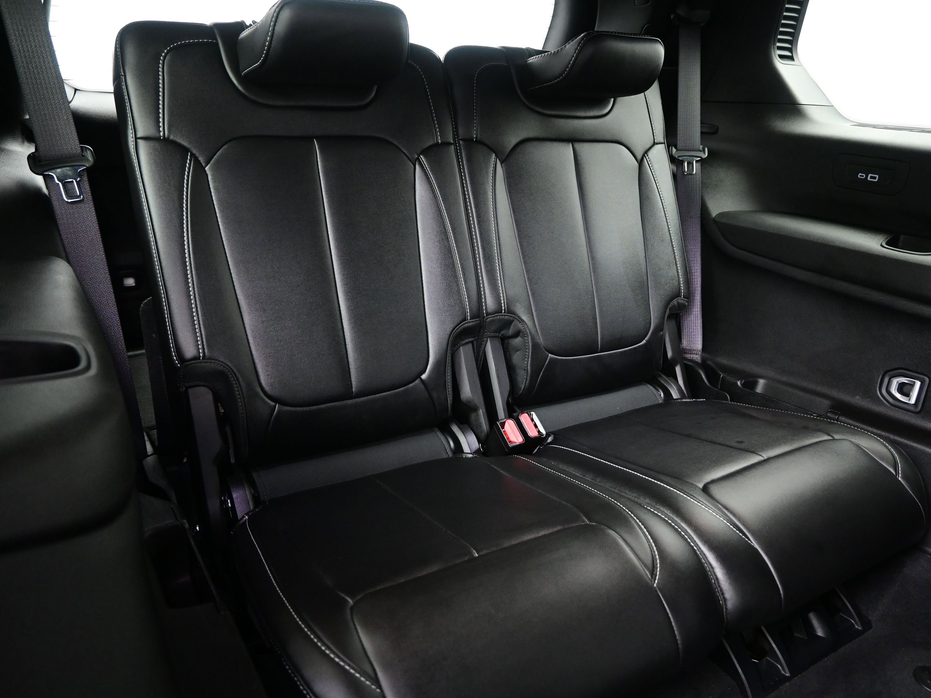 Used 2025 Jeep Grand Cherokee L Limited w/ Black Appearance Package image 17