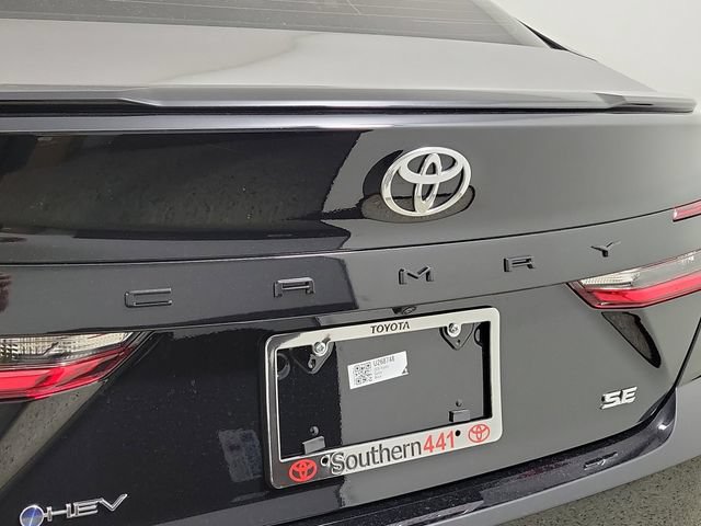 Used 2026 Toyota Camry Hybrid FWD image 9