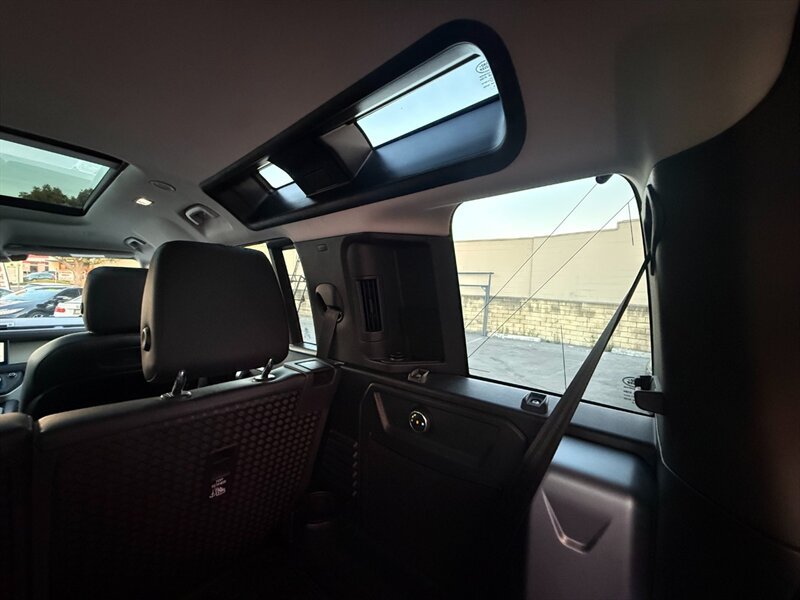 Used 2020 Land Rover Defender 110 First Edition AWD/4WD image 35