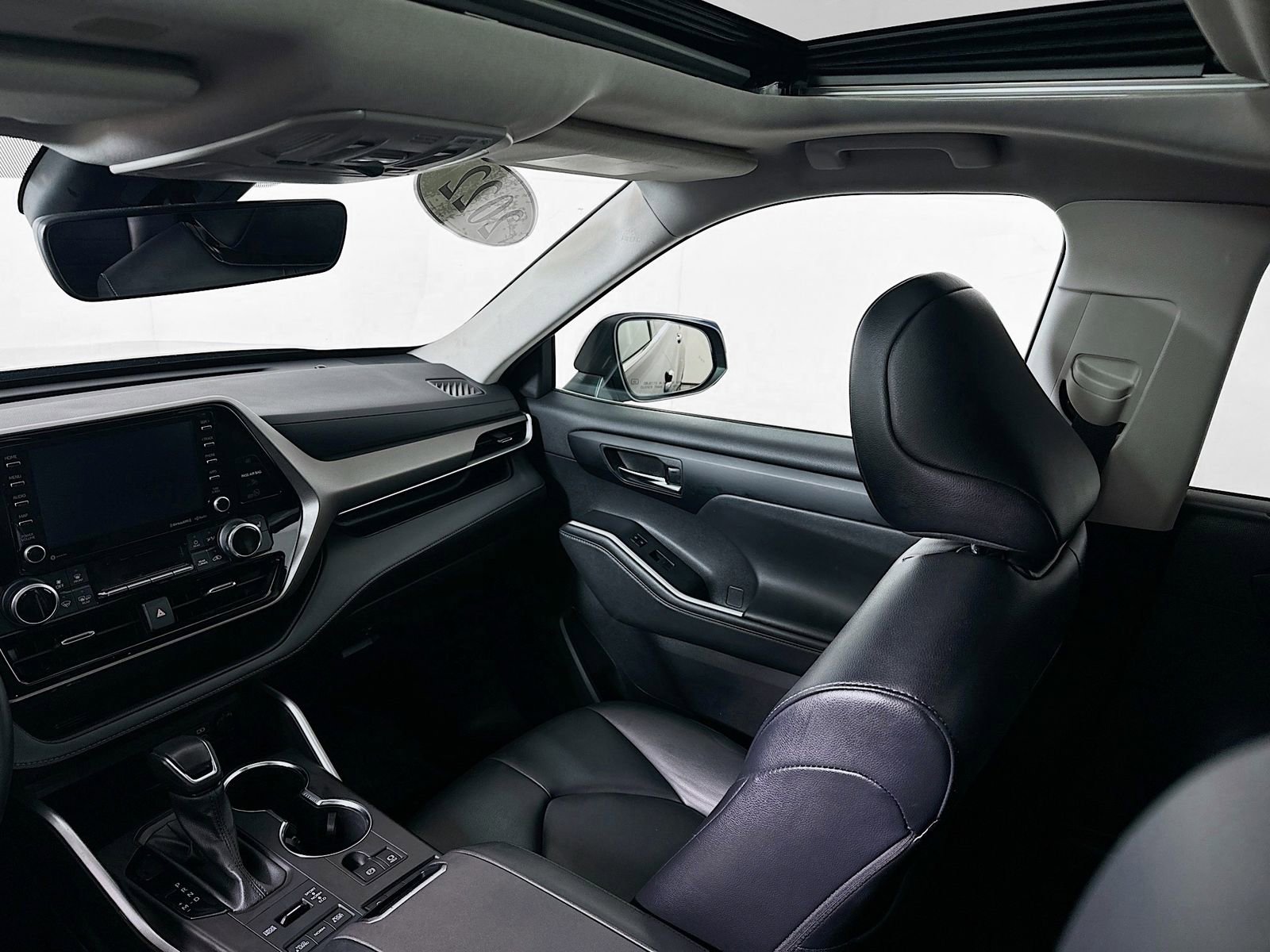 Used 2022 Toyota Highlander XLE image 21