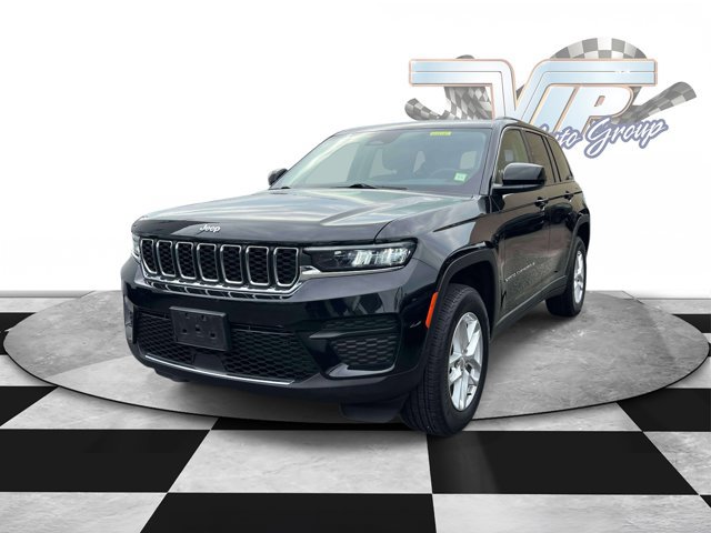 Certified 2023 Jeep Grand Cherokee Laredo w/ Luxury Tech Group I AWD/4WD image 3