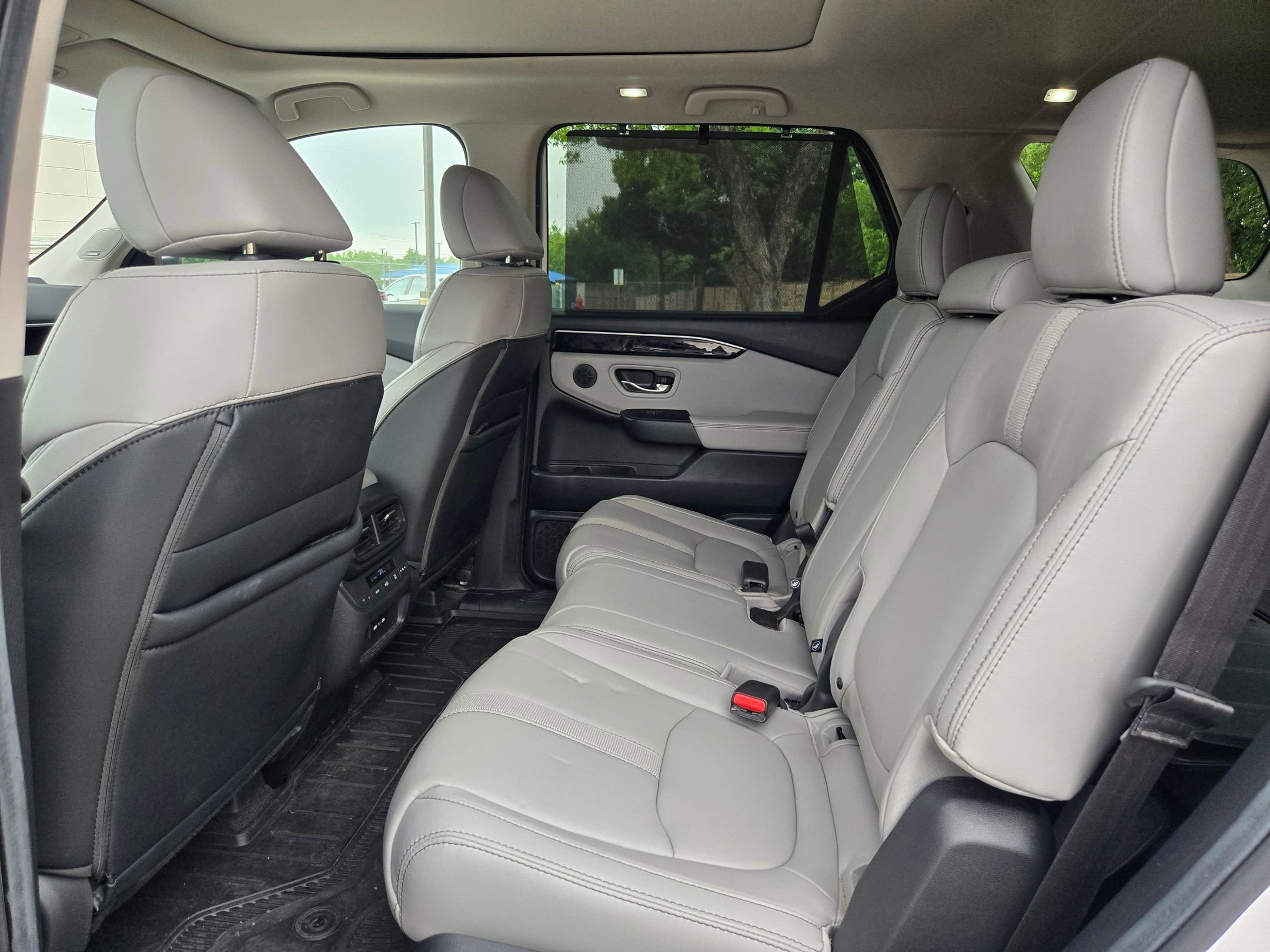 Used 2025 Honda Pilot Touring image 14