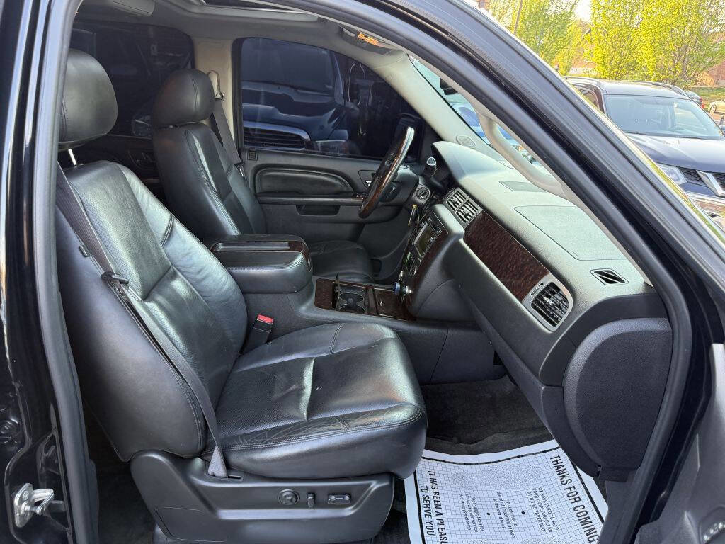 Used 2011 GMC Yukon Denali image 23