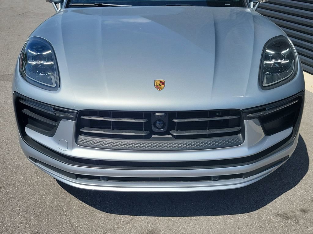 Certified 2025 Porsche Macan image 10