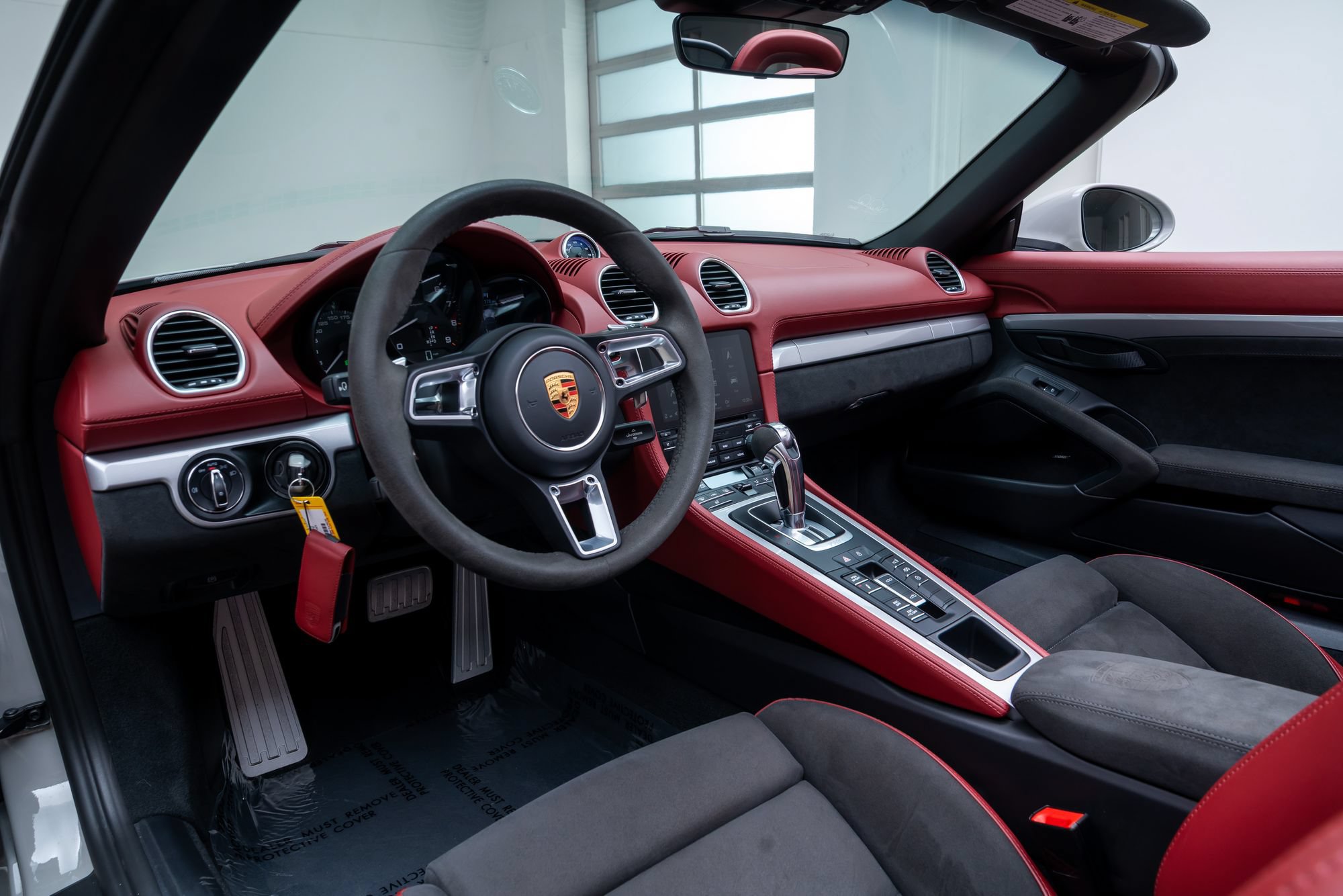 Used 2021 Porsche 718 Boxster Spyder RWD image 31
