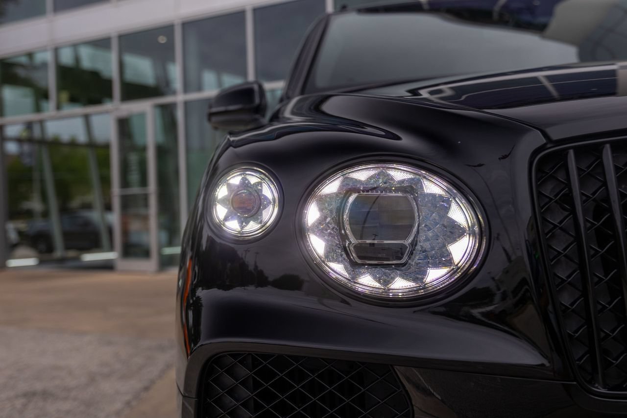 Certified 2024 Bentley Bentayga AWD/4WD image 9