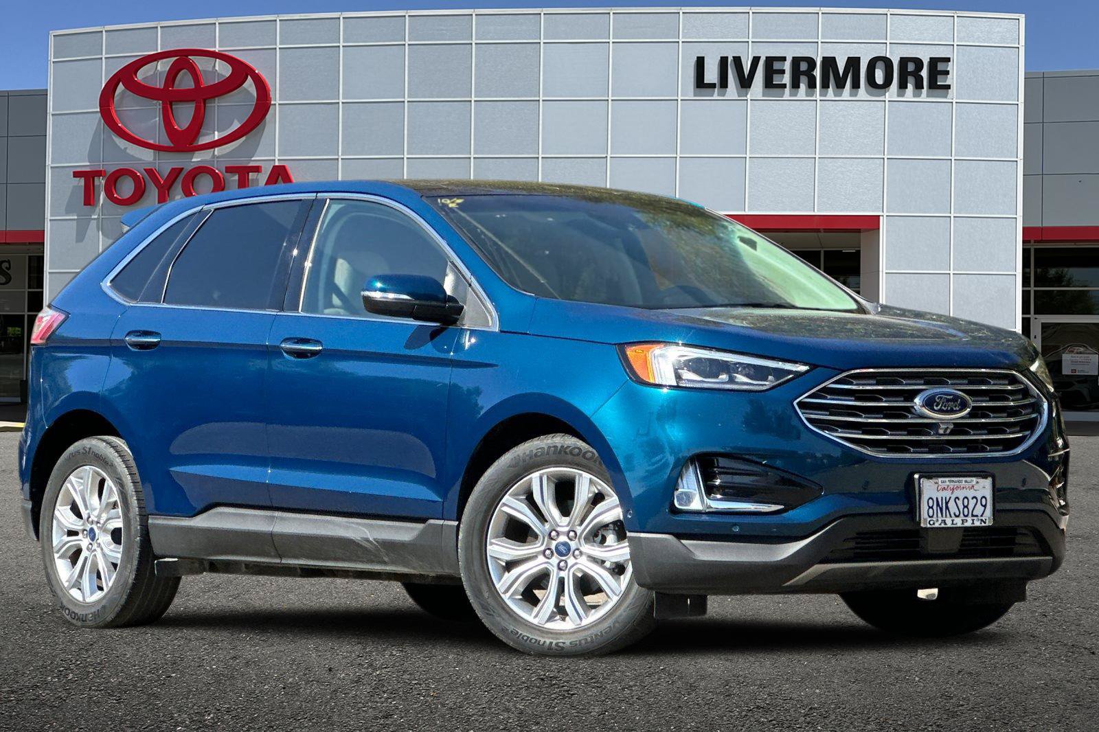 Used 2020 Ford Edge Titanium w/ Equipment Group 301A FWD image 2