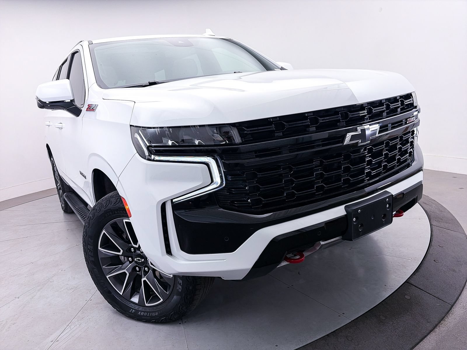 Used 2023 Chevrolet Tahoe Z71 w/ Luxury Package AWD/4WD image 3