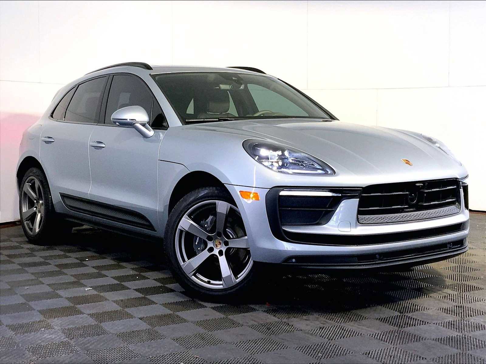 Certified 2023 Porsche Macan image 9