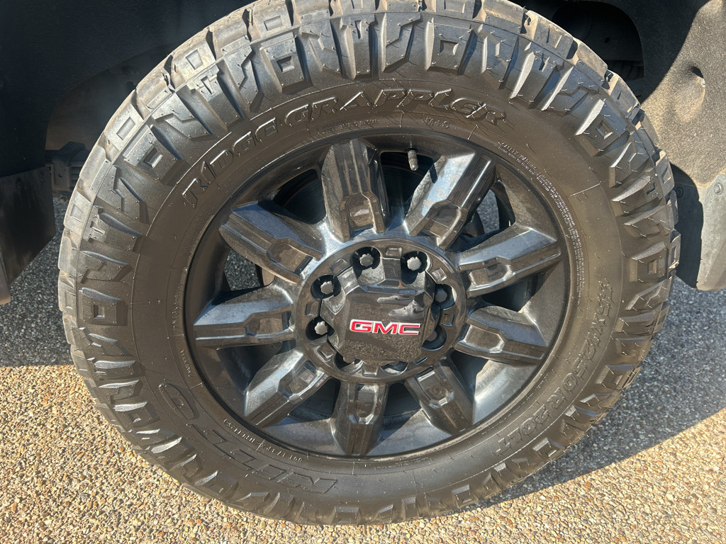Used 2023 GMC Sierra 2500 AT4 w/ AT4 Premium Plus Package AWD/4WD image 9