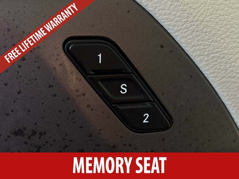 Used 2024 Chrysler Pacifica Limited FWD image 8