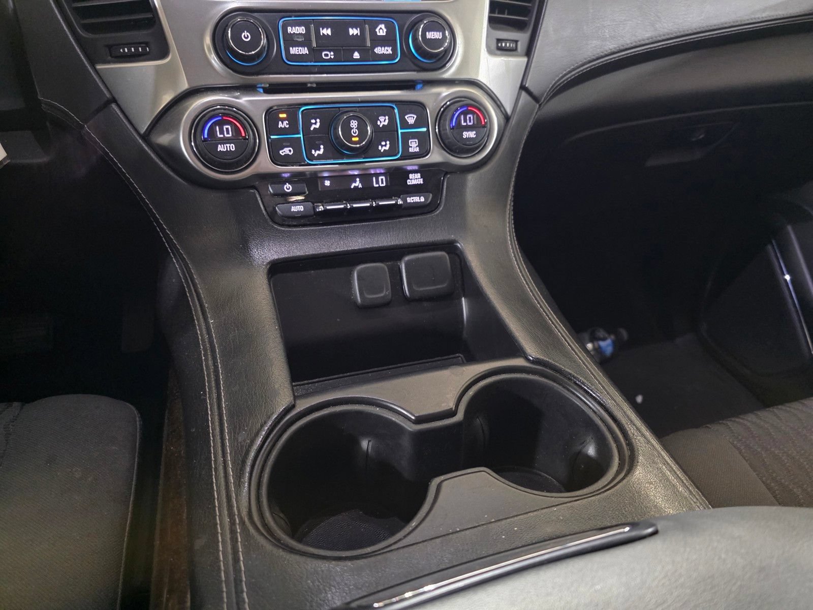 Used 2017 Chevrolet Suburban LS RWD image 17
