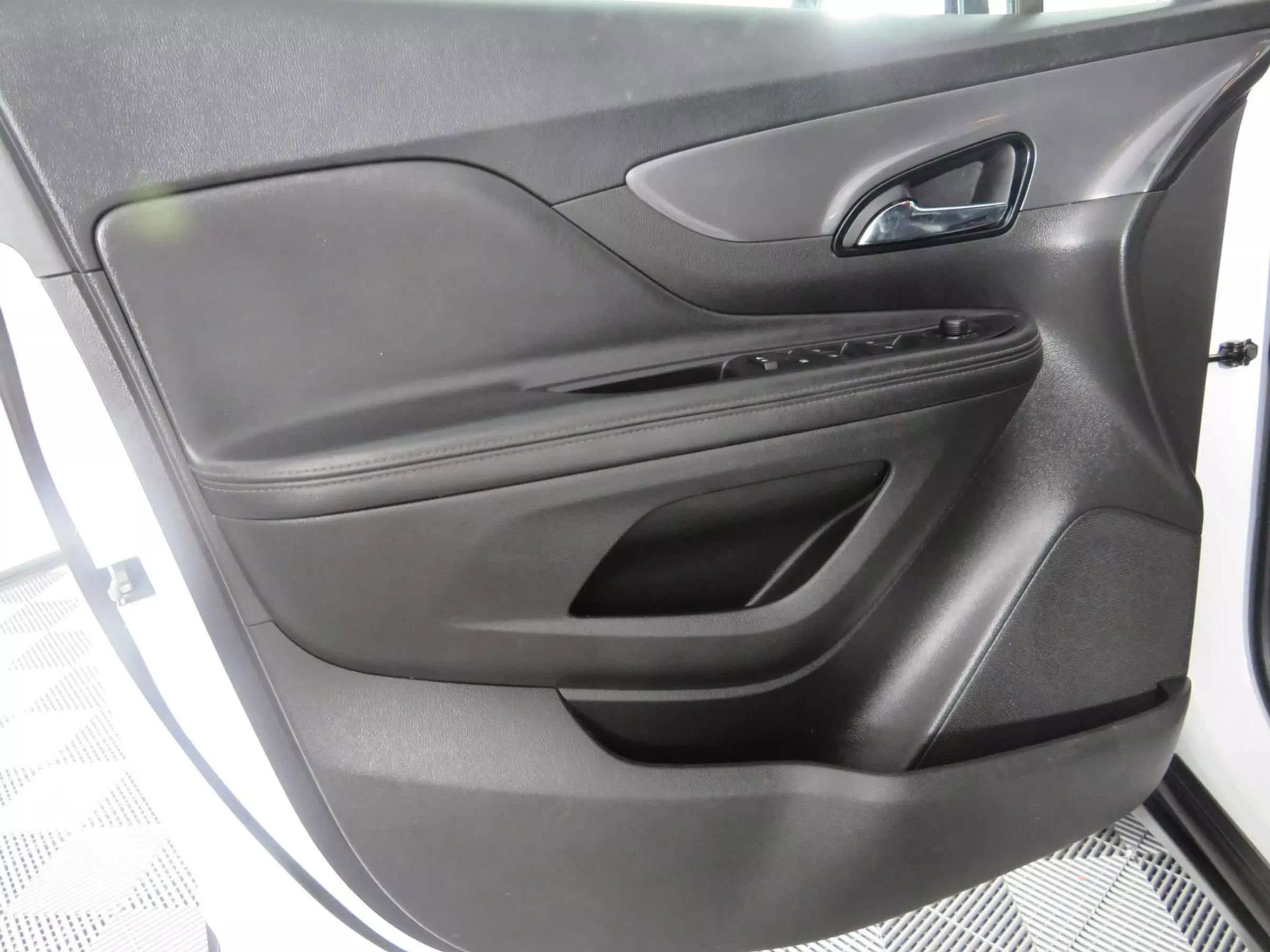 Used 2020 Buick Encore Essence AWD/4WD image 40