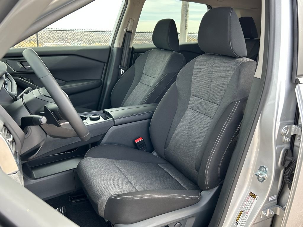 Used 2025 Nissan Rogue SV image 17