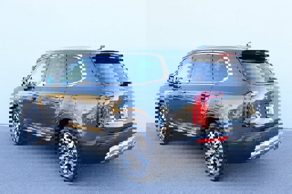 Used 2020 Kia Telluride S image 2