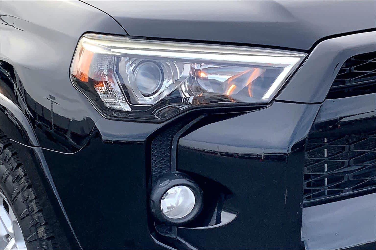 Used 2018 Toyota 4Runner SR5 Premium RWD image 28