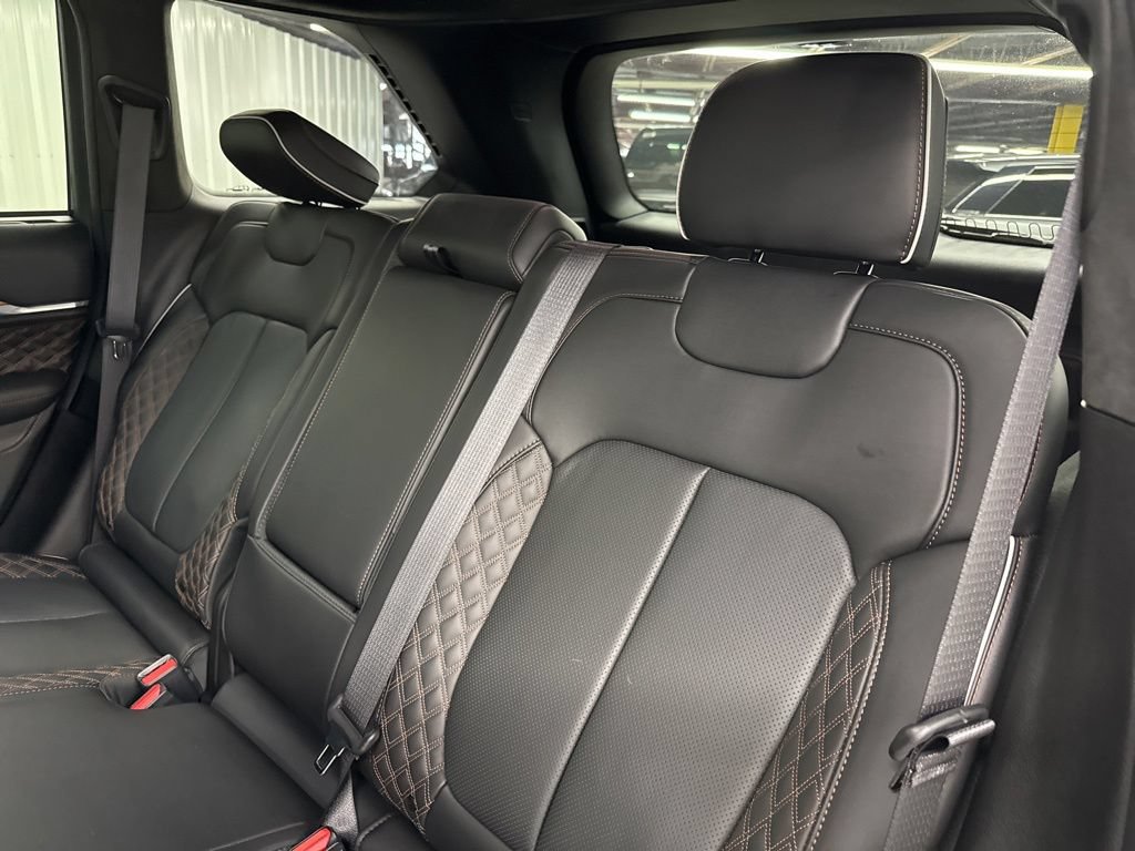 Used 2025 Jeep Grand Cherokee Summit AWD/4WD image 12