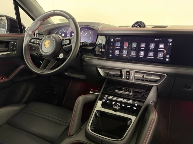 Used 2025 Porsche Cayenne GTS AWD/4WD image 17