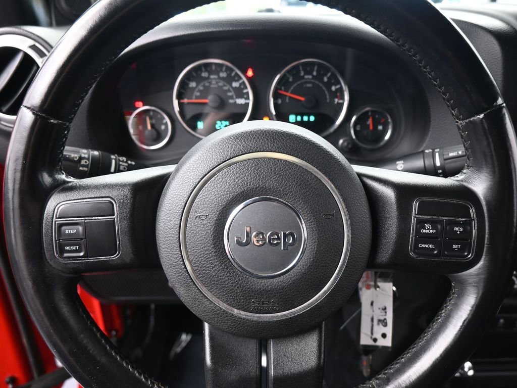 Used 2014 Jeep Wrangler Unlimited Rubicon image 14