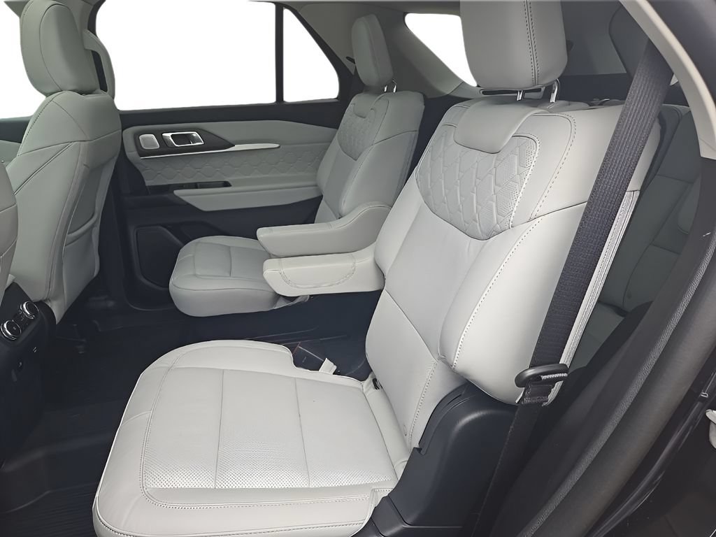 Used 2026 Ford Explorer Platinum w/ LUX Leather Package AWD/4WD image 14