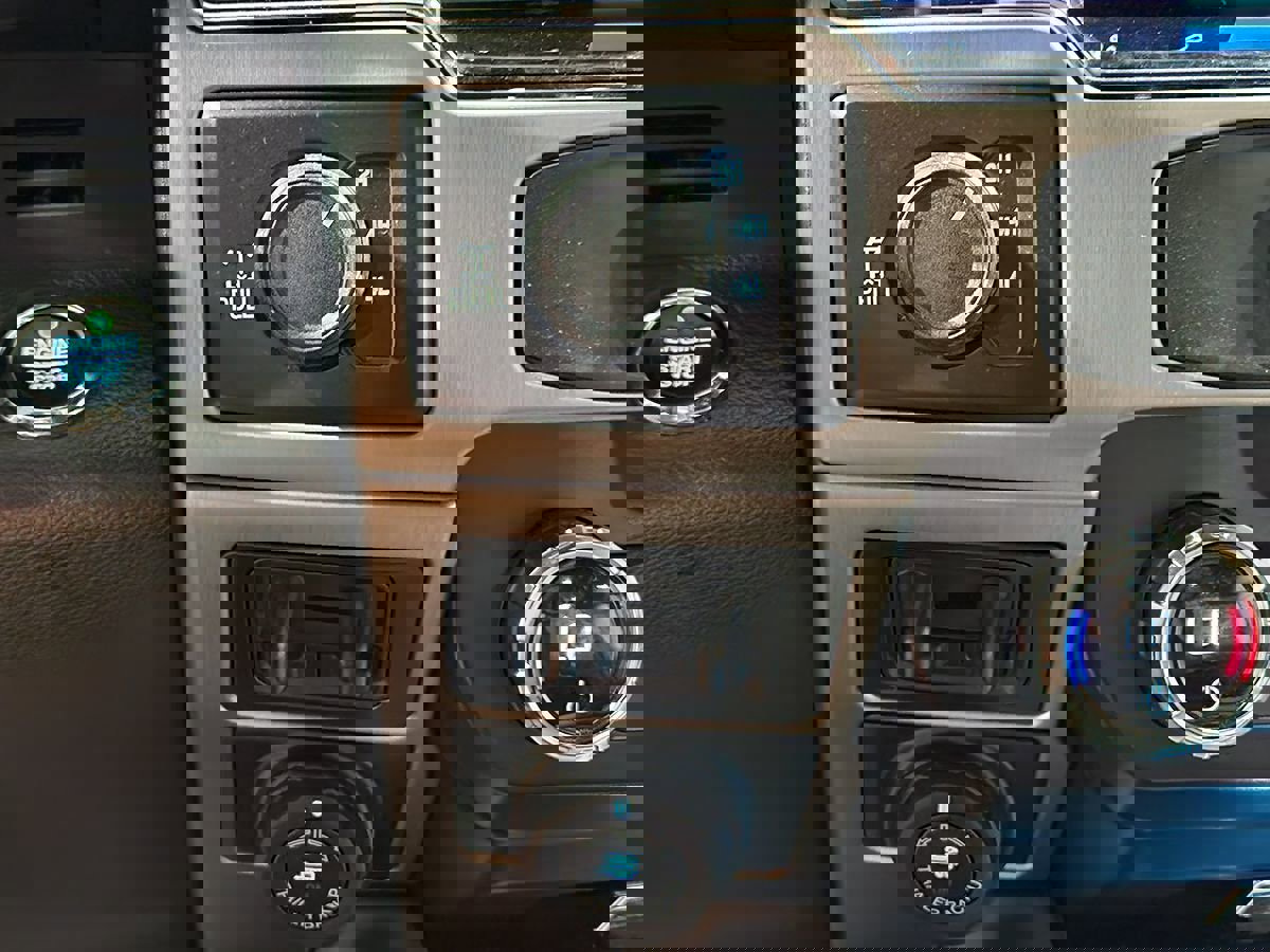 Used 2022 Ford F250 Platinum w/ FX4 Off-Road Package image 41