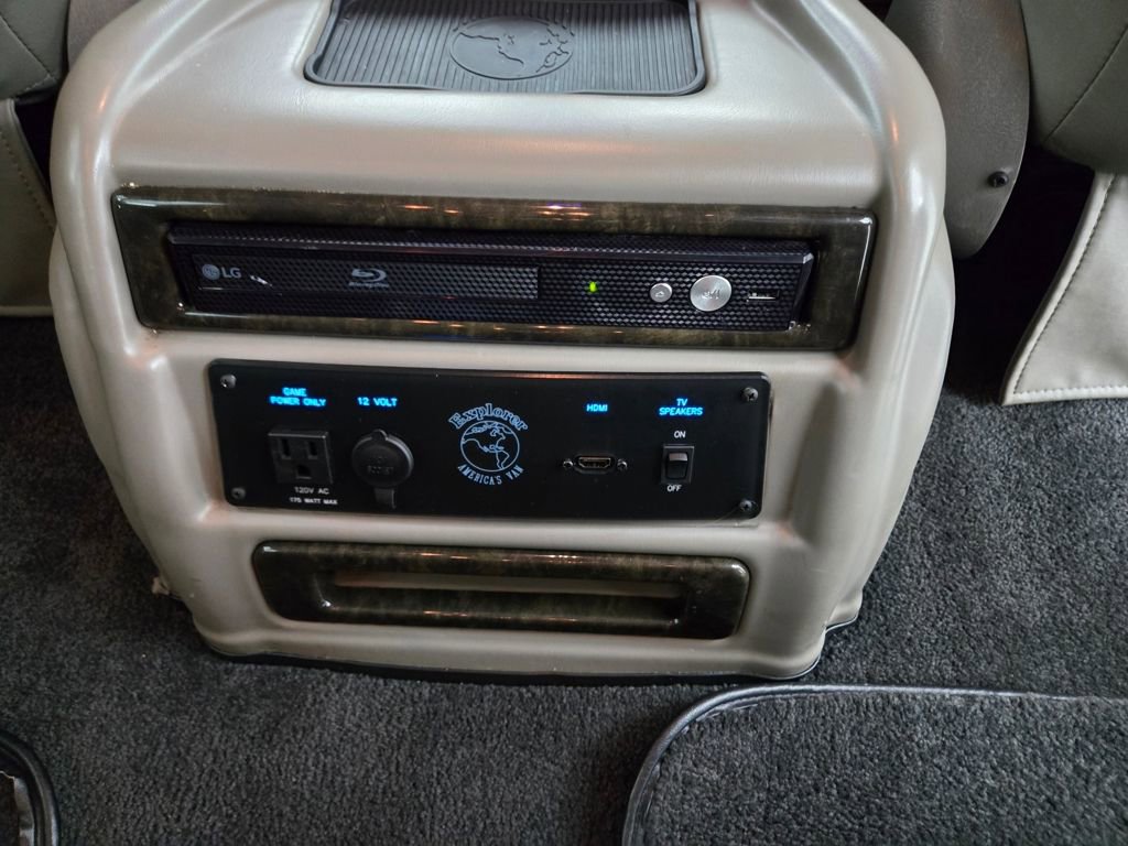 Used 2023 Chevrolet Express 2500 Extended image 45