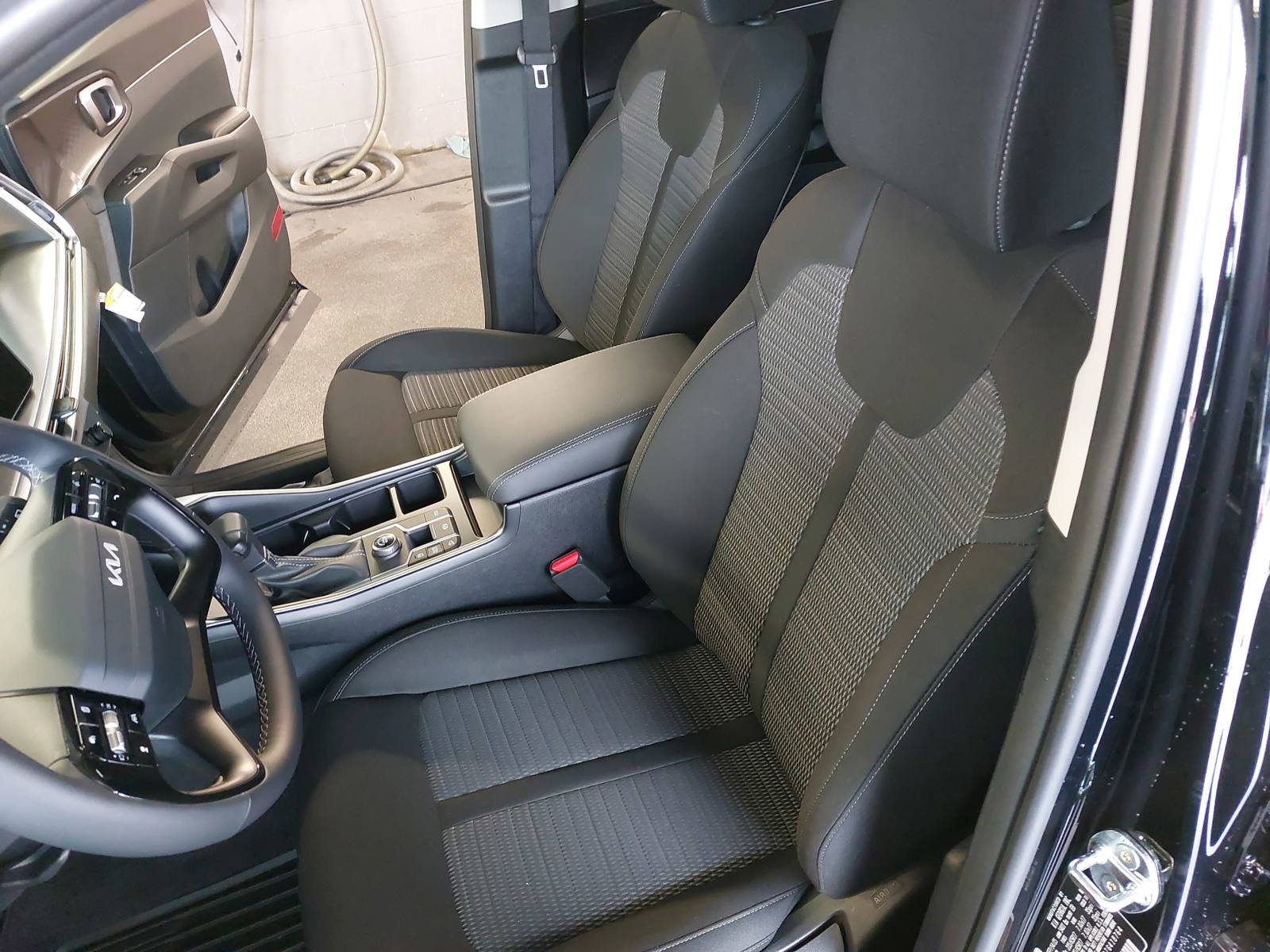 New 2026 Kia Sorento LX FWD image 17