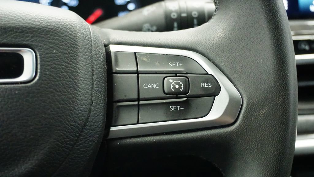 Used 2023 Jeep Compass Latitude image 33