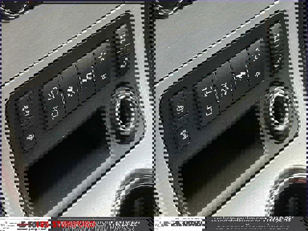 Used 2011 GMC Acadia SLE image 29