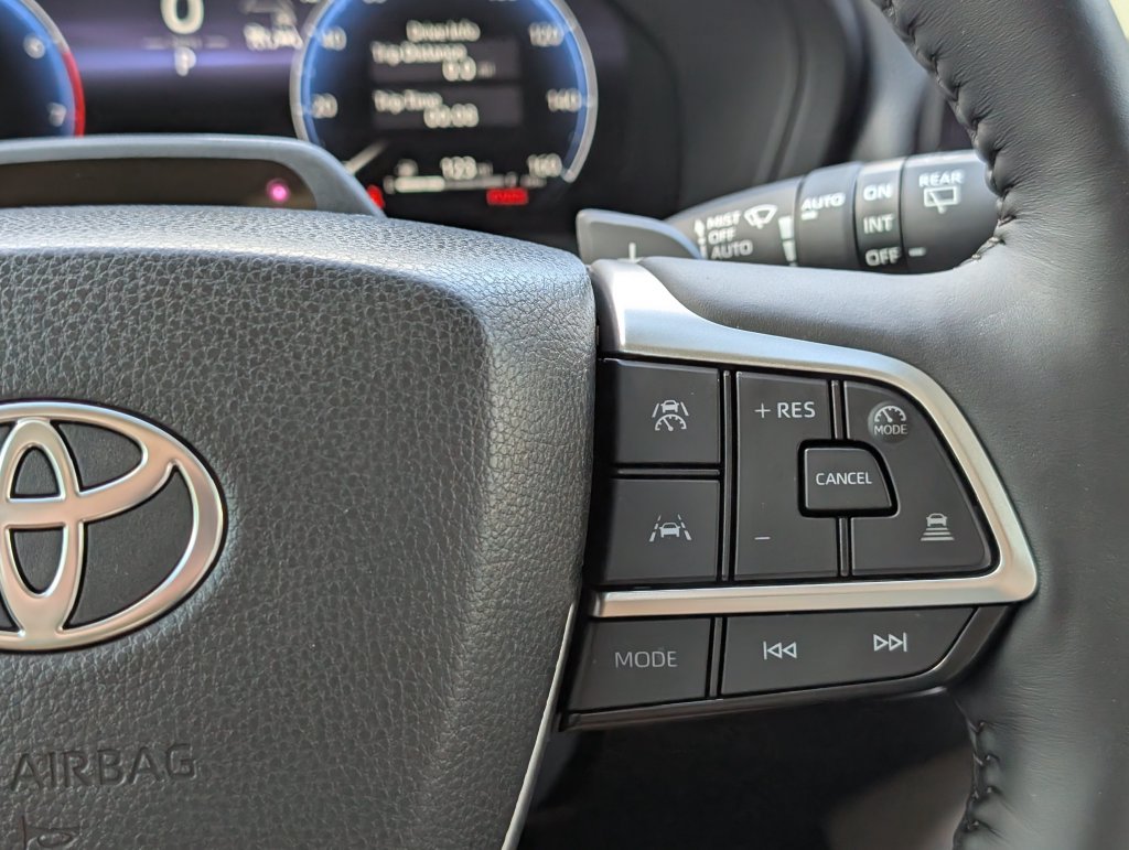 Used 2025 Toyota Grand Highlander AWD image 30