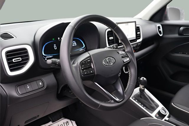Used 2023 Hyundai Venue Limited image 10