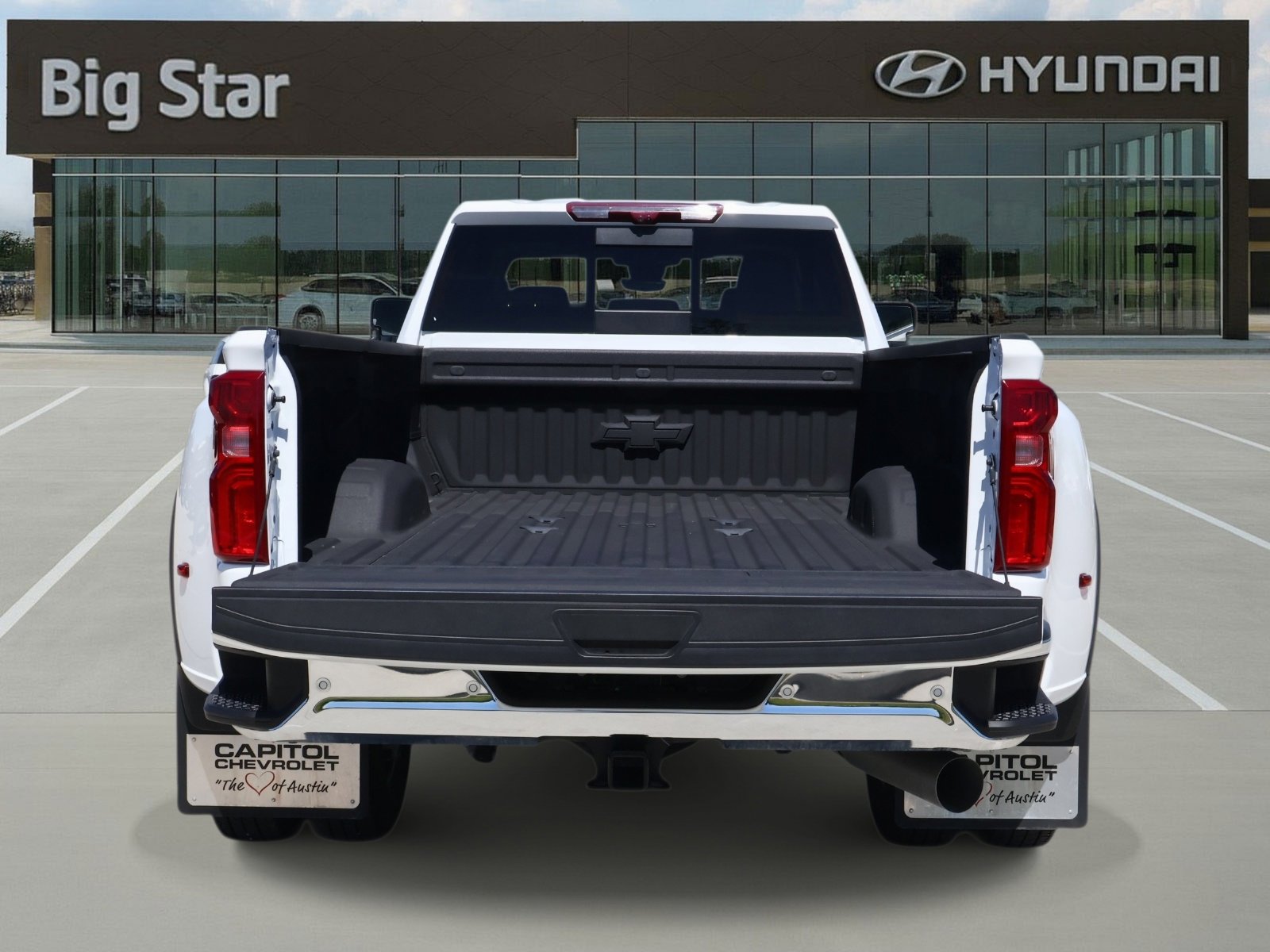 Used 2025 Chevrolet Silverado 3500 LTZ w/ LTZ Texas Edition image 8