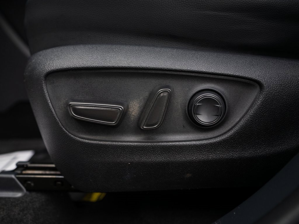 Used 2023 Toyota Highlander XLE image 16