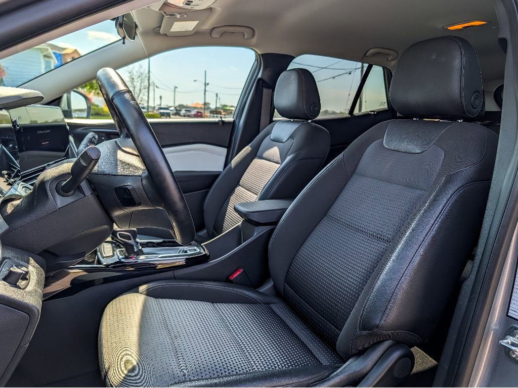 Used 2025 Chevrolet Trax LT w/ LT Convenience Package FWD image 15