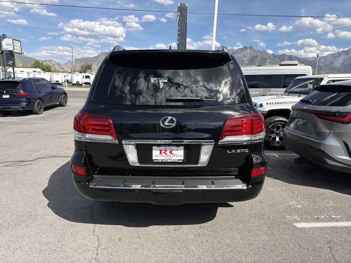 Used 2013 Lexus LX 570 4WD w/ Luxury Pkg image 4