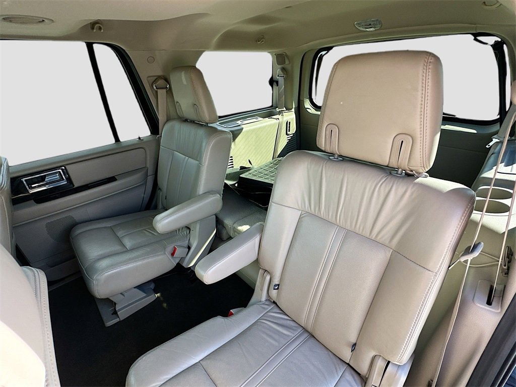 Used 2016 Lincoln Navigator Select image 26