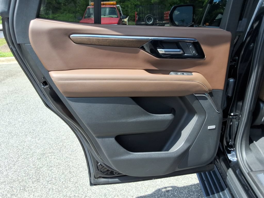 Certified 2025 Chevrolet Tahoe High Country w/ LPO, Illumination Package AWD/4WD image 19