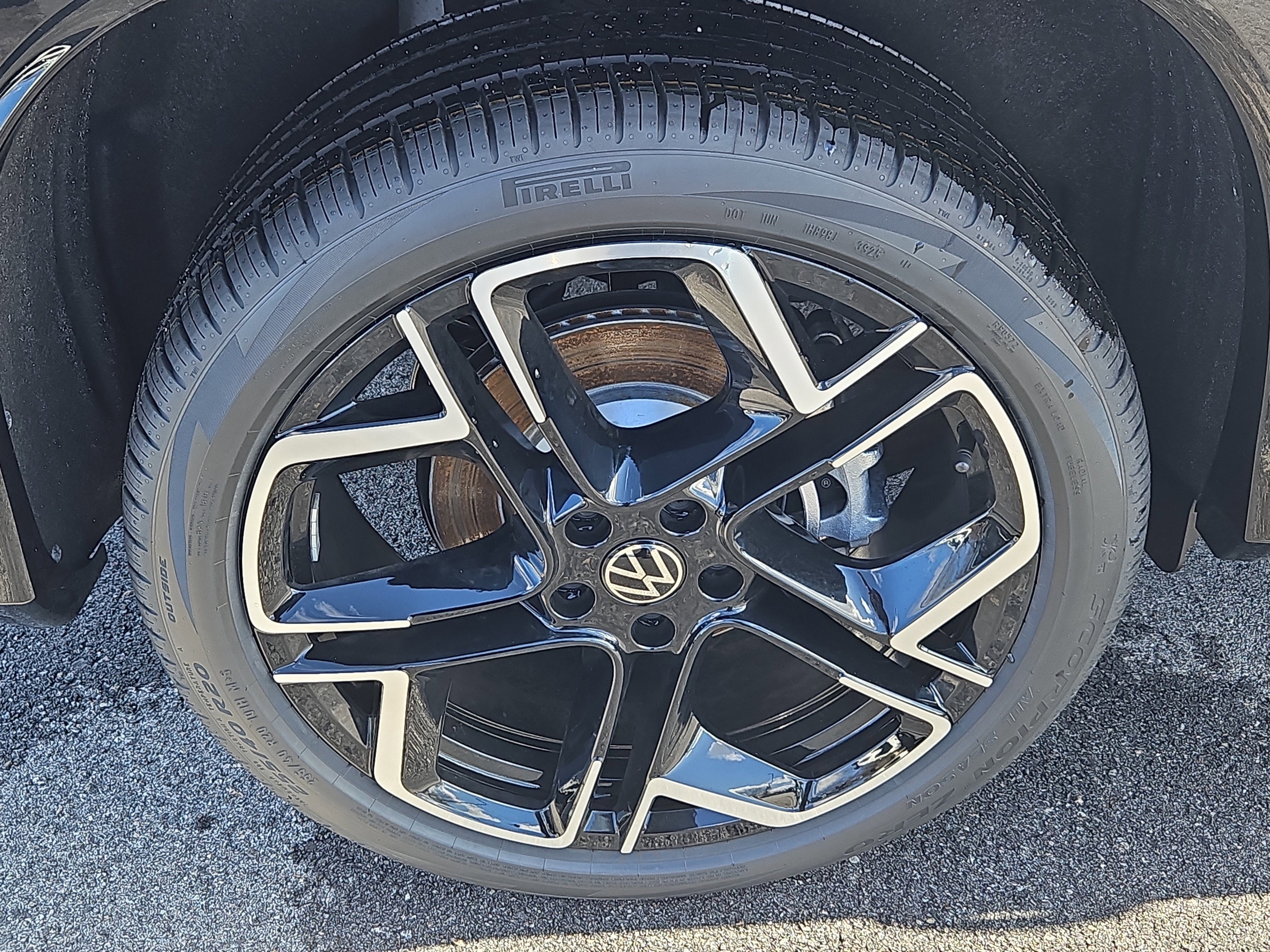 New 2026 Volkswagen Tiguan SEL R-Line image 3