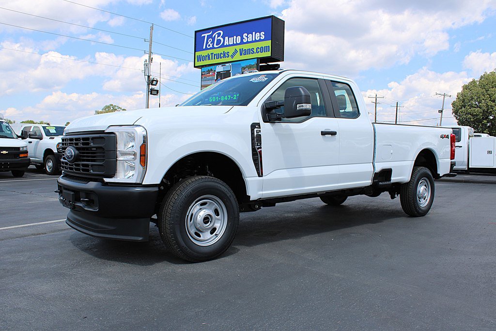 Used 2025 Ford F250 XLT image 3