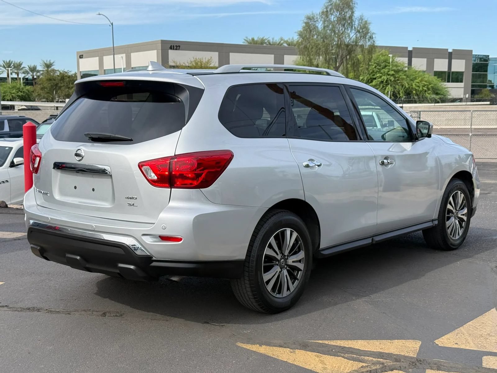Used 2019 Nissan Pathfinder SL AWD/4WD image 5