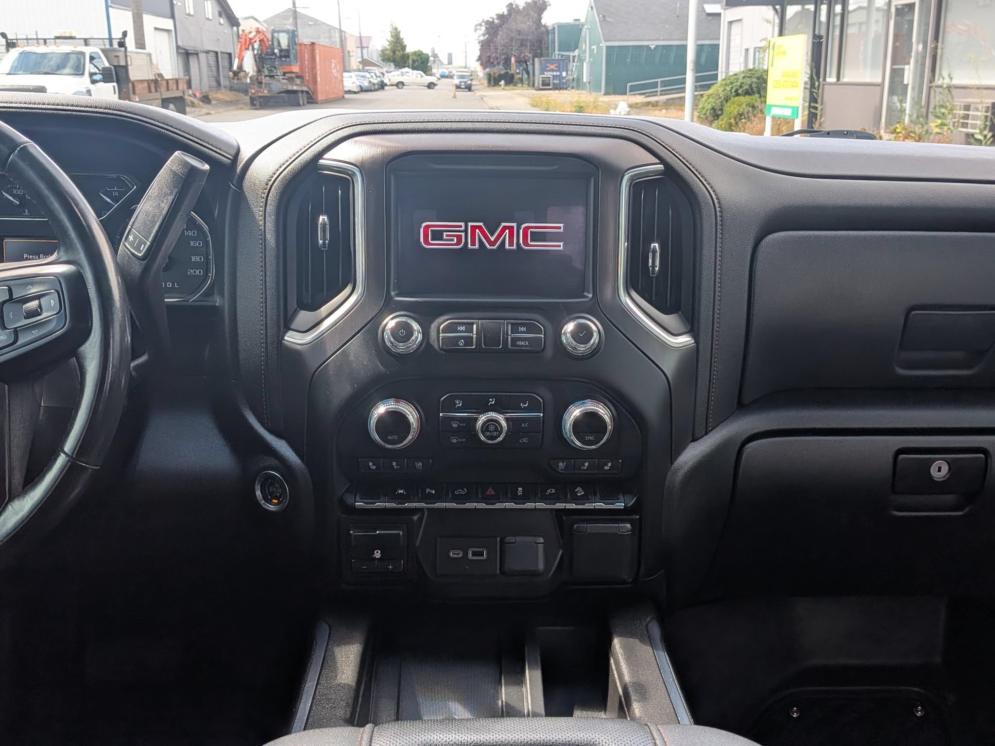 Used 2022 GMC Sierra 1500 AT4 w/ AT4 Carbonpro Edition AWD/4WD image 11