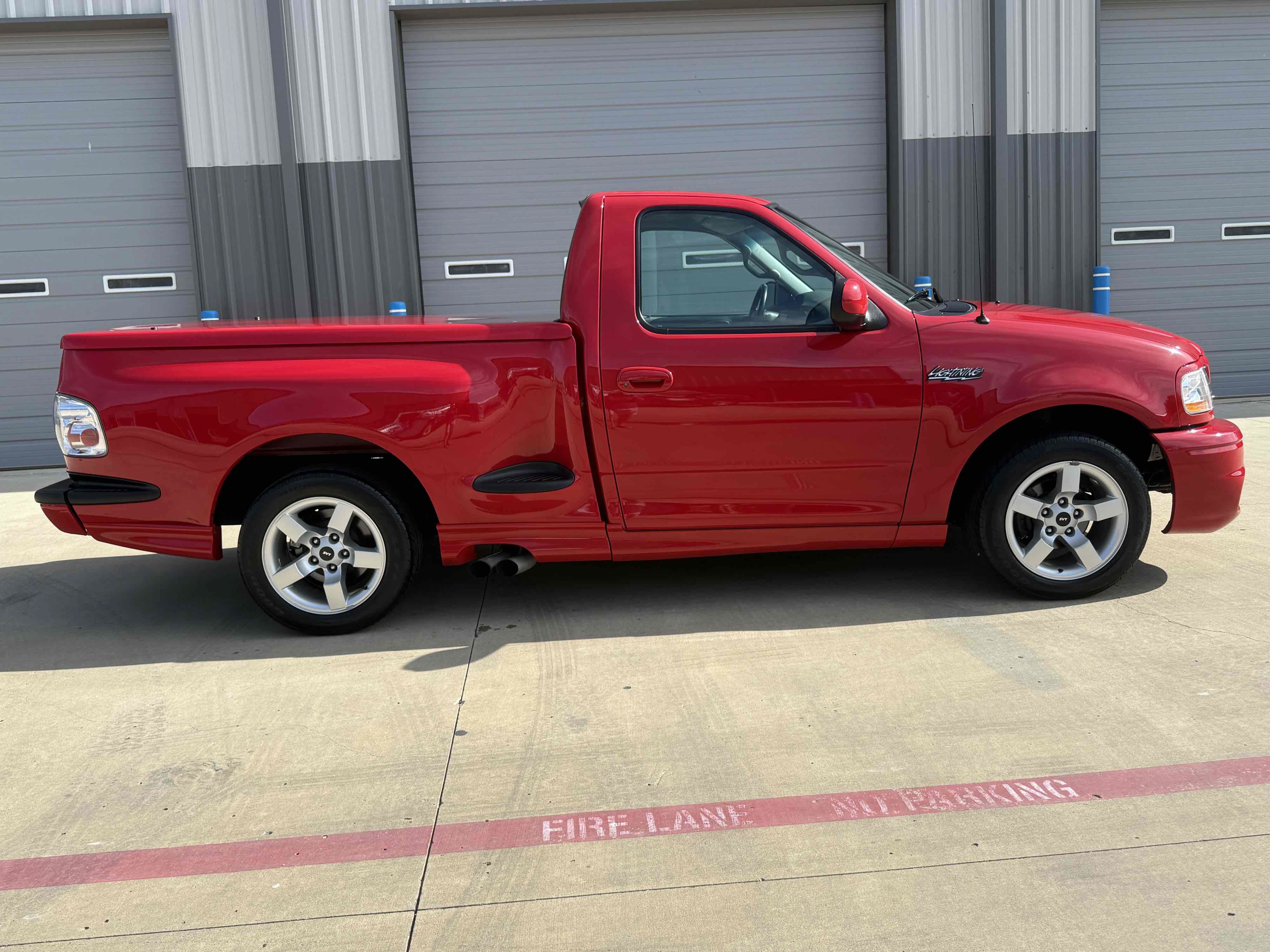 Used 2001 Ford F150 Lightning RWD image 39
