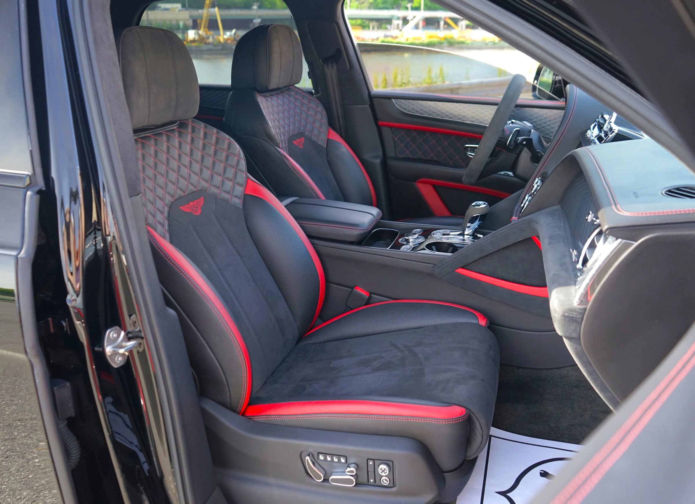Used 2021 Bentley Bentayga Speed image 39