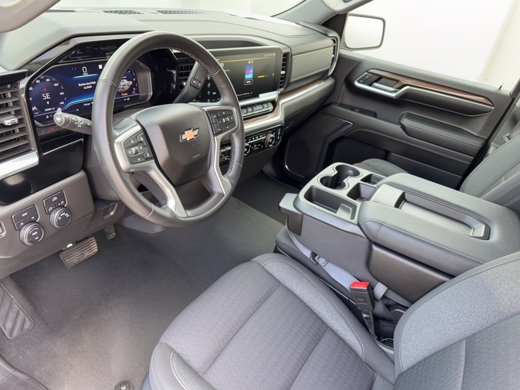 Used 2023 Chevrolet Silverado 1500 LT w/ Protection Package AWD/4WD image 4