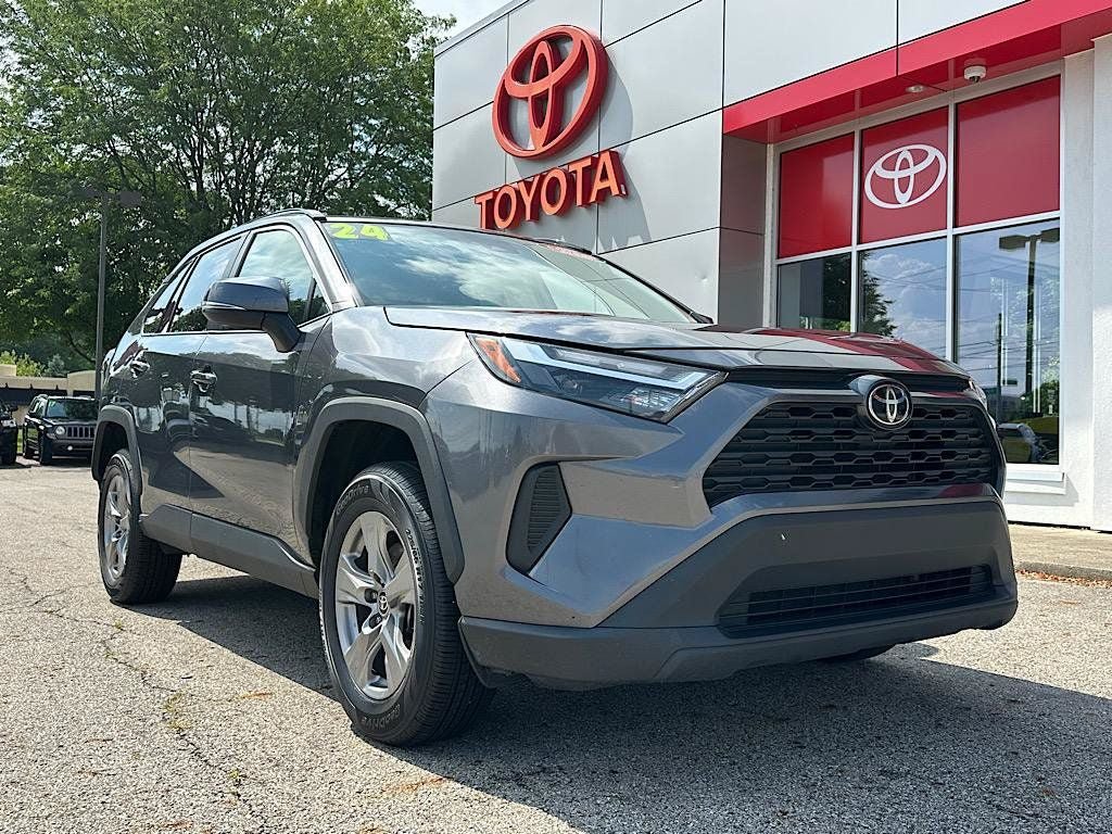 Used 2024 Toyota RAV4 XLE FWD image 9